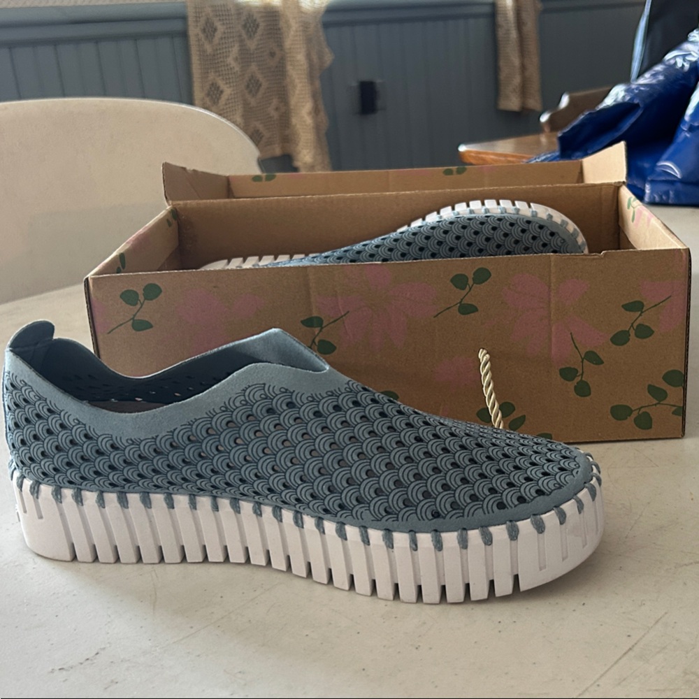 Ilse Jacobsen Blue Scallop Knit Slip-On Sneakers